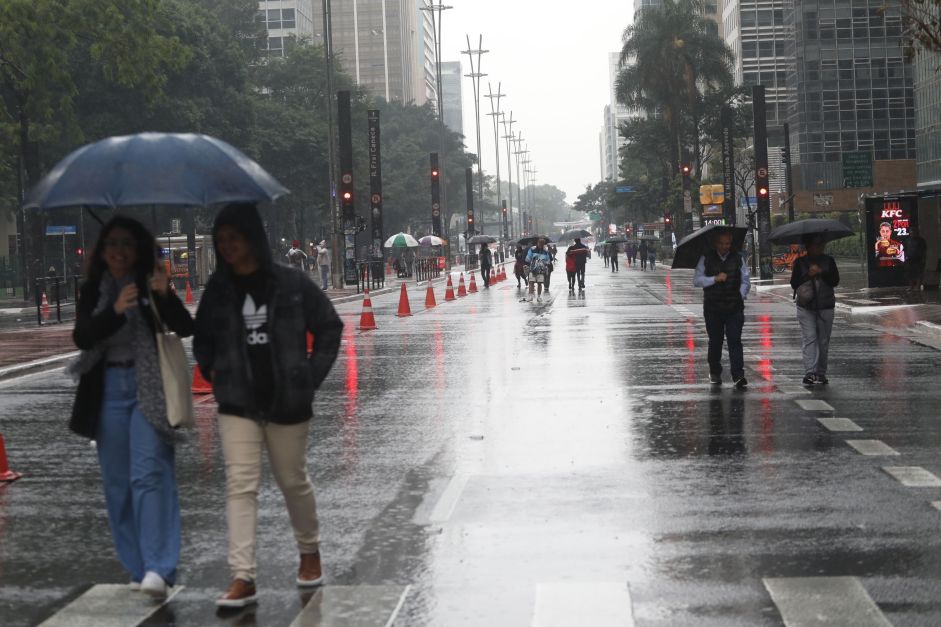 Alerta de chuva no litoral de SP e precipitação invernal no RS; veja previsão do tempo para sexta-feira (9)