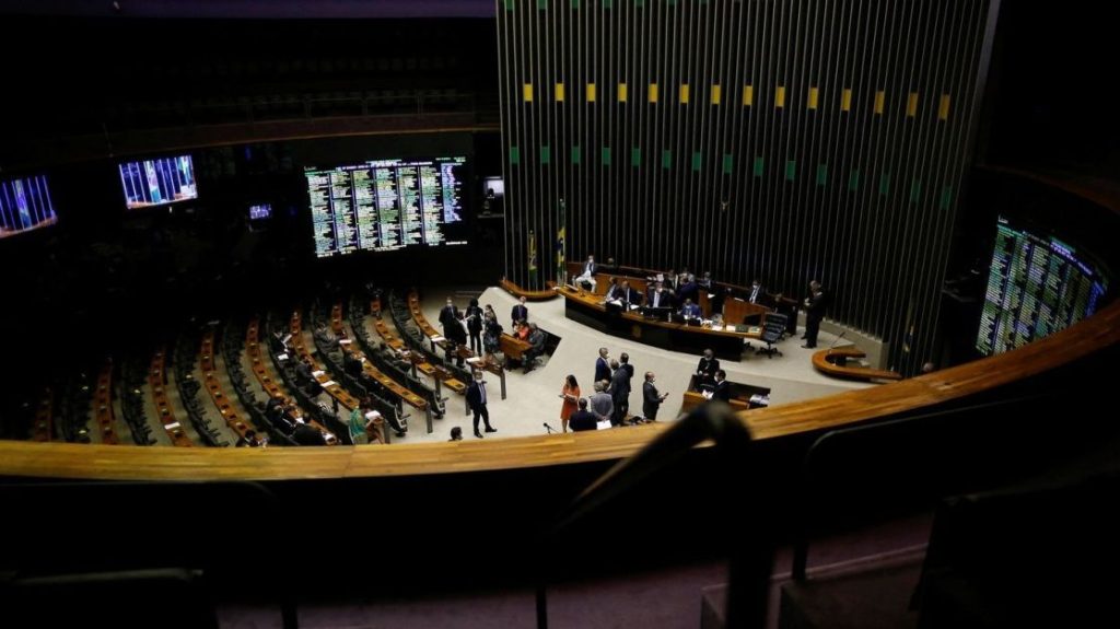 Câmara nega haver data para análise da PEC do Estouro; proposta segue na pauta