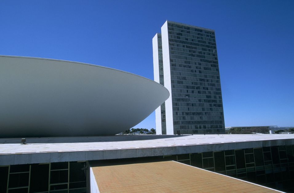 Deputados entram com recursos contra medida que acelera PEC do Estouro na Câmara