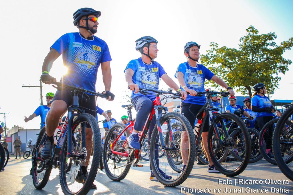 Tito e Emerson participam de Passeio Ciclístico em apoio à construção do Hospital do Câncer de Barreiras