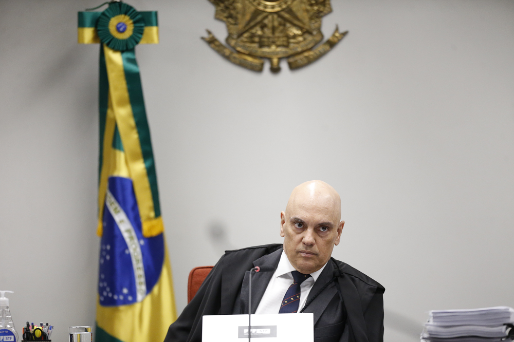Alexandre de Moraes referenda decisão que bloqueia acesso à rede social X no Brasil