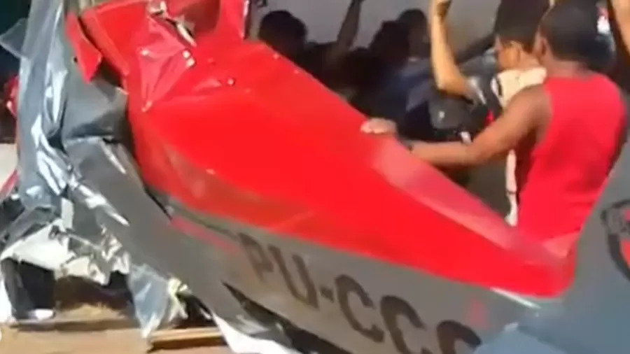 Avião de pequeno porte cai em Teresina e deixa duas pessoas feridas