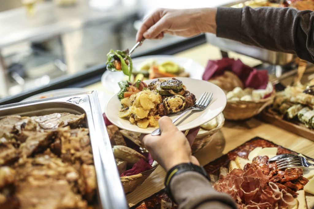 Brasil é um dos 10 países que mais desperdiçam comida, revela estudo da ONU