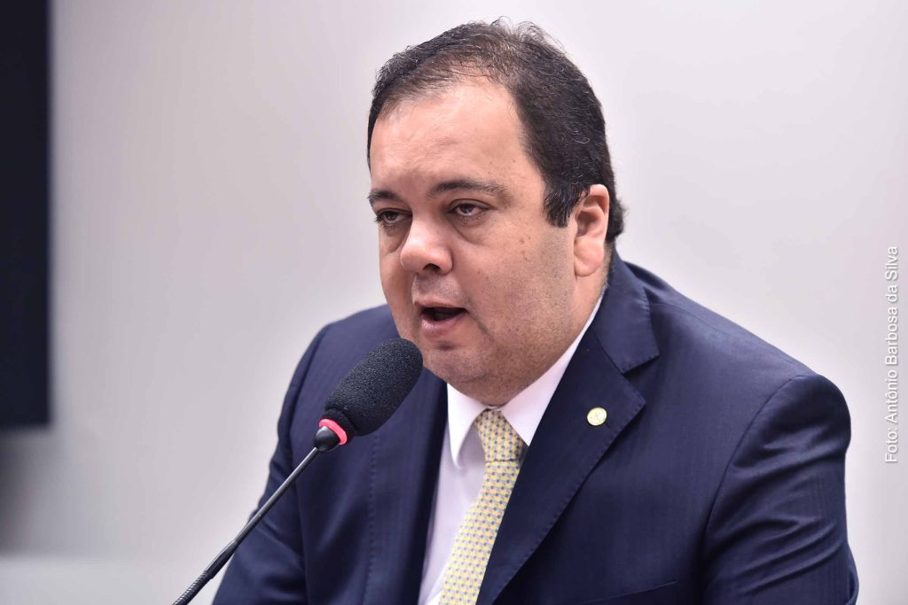Deputado Elmar Nascimento destina recursos da União para obra em estrada que beneficia fazenda da família em Campo Formoso