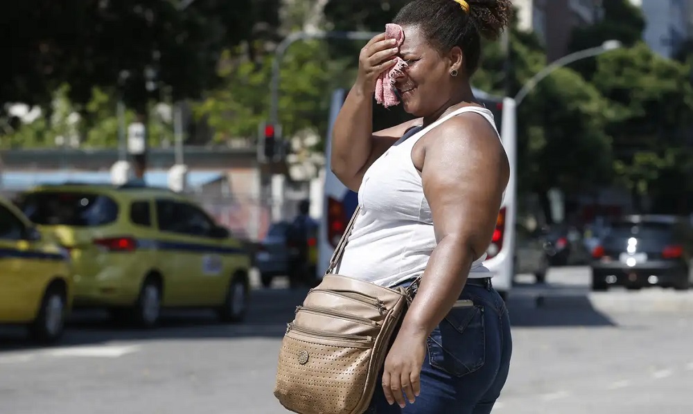 Inmet alerta para grande perigo de umidade abaixo de 12% com risco de incêndios florestais