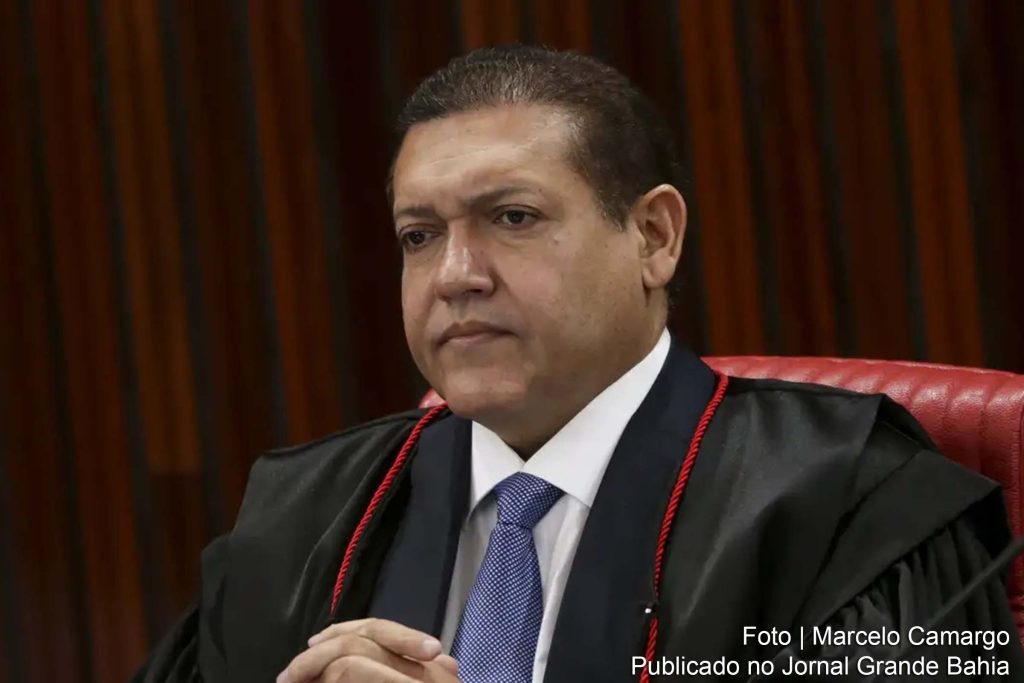 Ministro do STF Nunes Marques solicita parecer da AGU e PGR sobre suspensão da rede social X