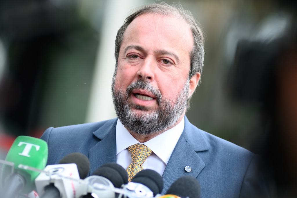 Ministro de Minas e Energia pede mobilização da Prefeitura, Aneel e Enel contra chuvas em SP
