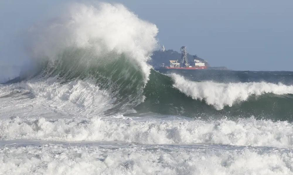 Marinha emite alerta de ressaca para o litoral do RJ no réveillon