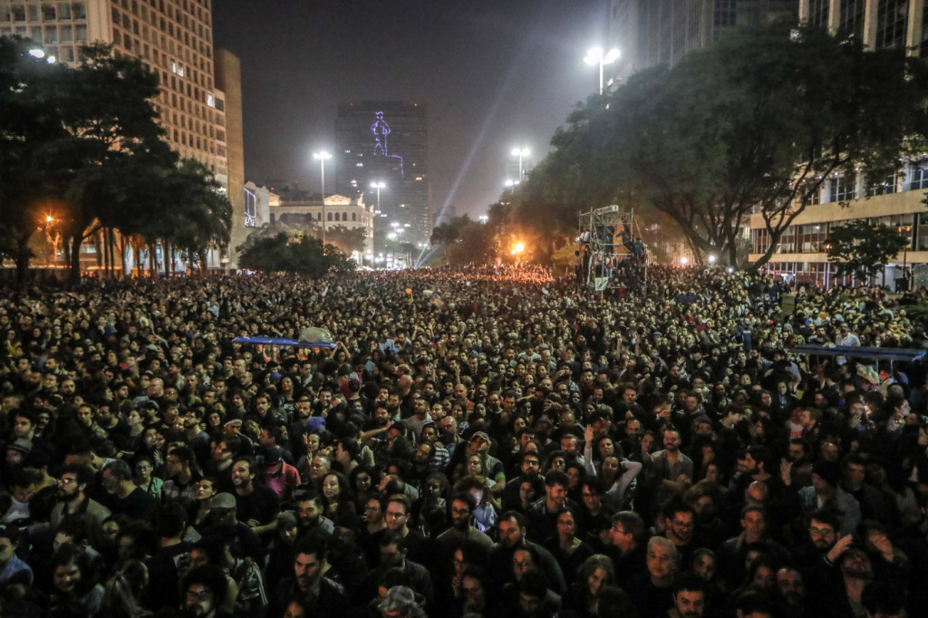 Prefeitura de SP quer proibir shows depois das 23h no Vale do Anhangabaú