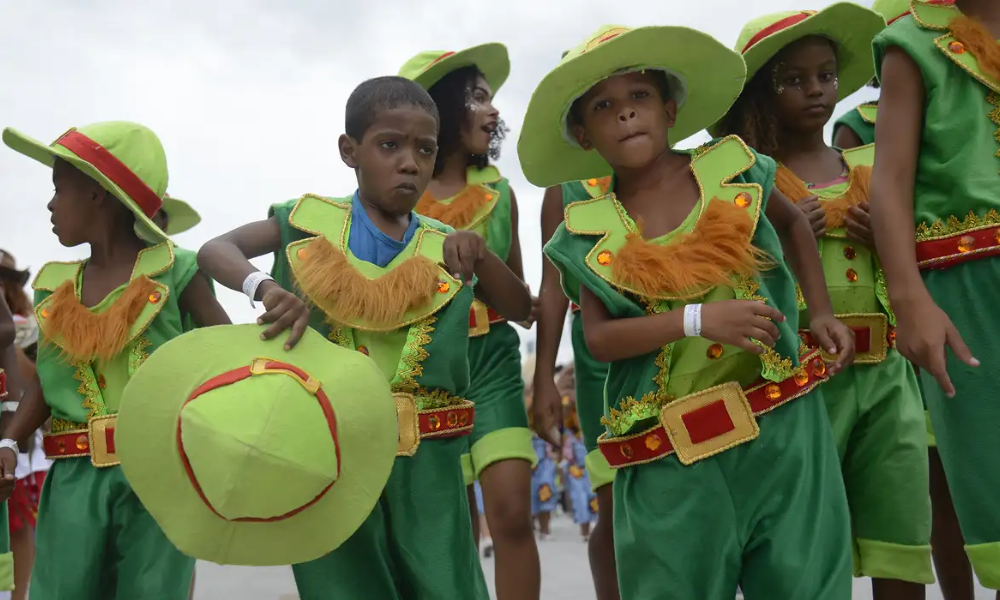 Escolas de samba mirins desfilam na Marquês de Sapucaí nesta sexta-feira