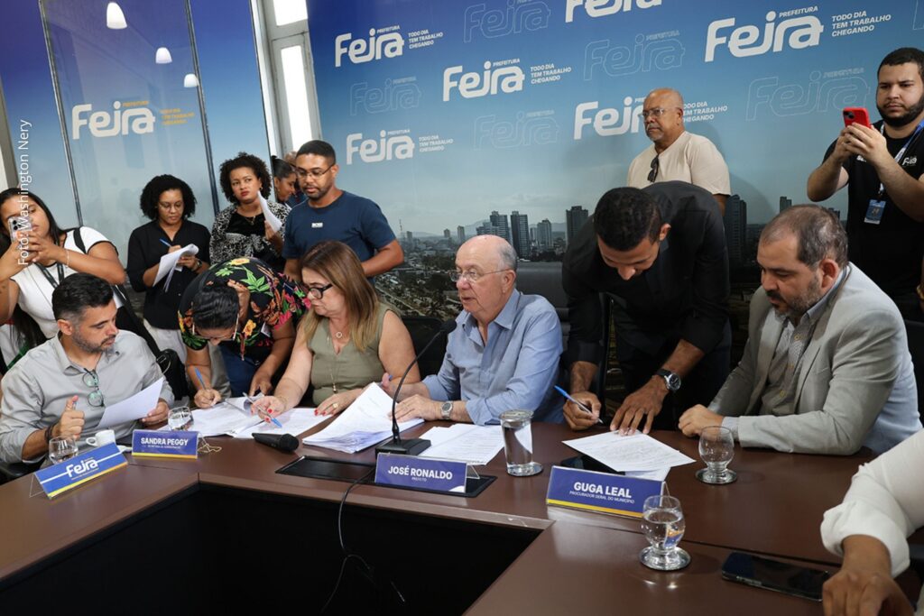 Feira de Santana: Prefeito José Ronaldo empossa 72 servidores concursados e ultrapassa 500 nomeações em 12 meses
