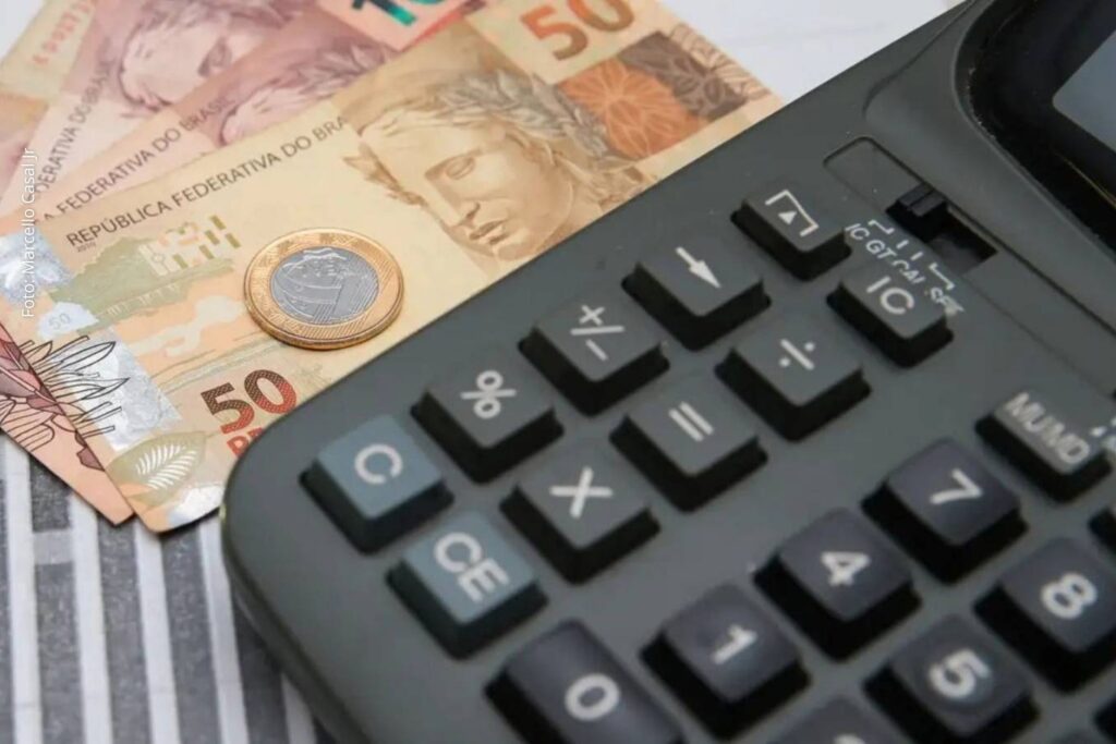 Gasto Brasil aponta despesas públicas acima de R$ 560 bilhões em 2026 e gastos já superam arrecadação de tributos
