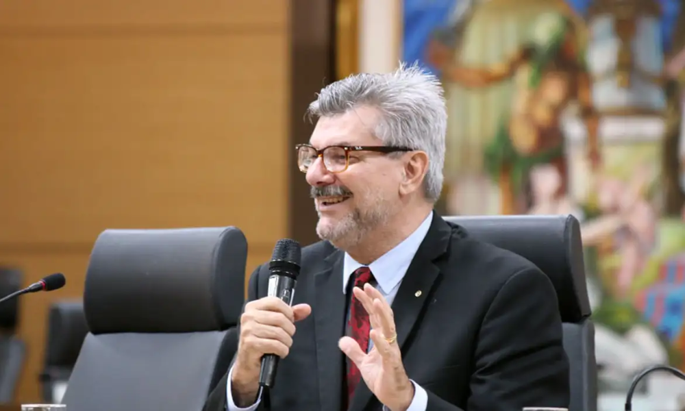 Ministro teria questionado se jovem era lésbica antes de assediá-la, diz revista