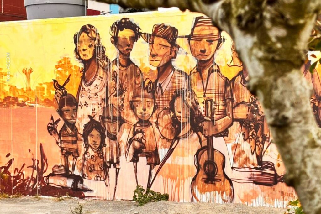 Painel de grafite em Feira de Santana valoriza feirantes e cultura popular