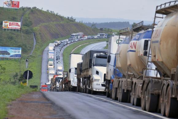 Pacote de medidas inclui facilitação ao crédito, obras em rodovias e desburocratização na emissão de documentos