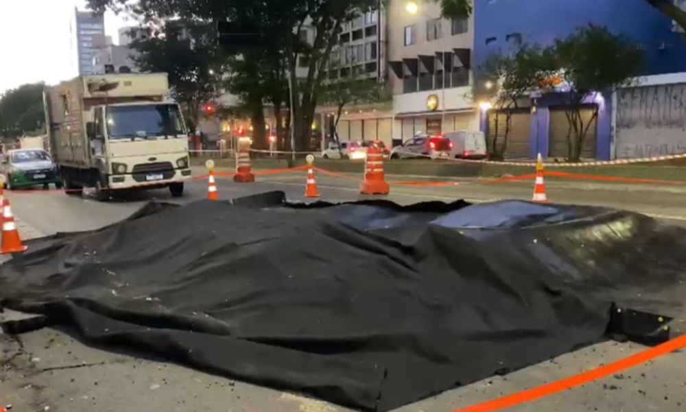 Explosão abre cratera na Rua da Consolação, em São Paulo