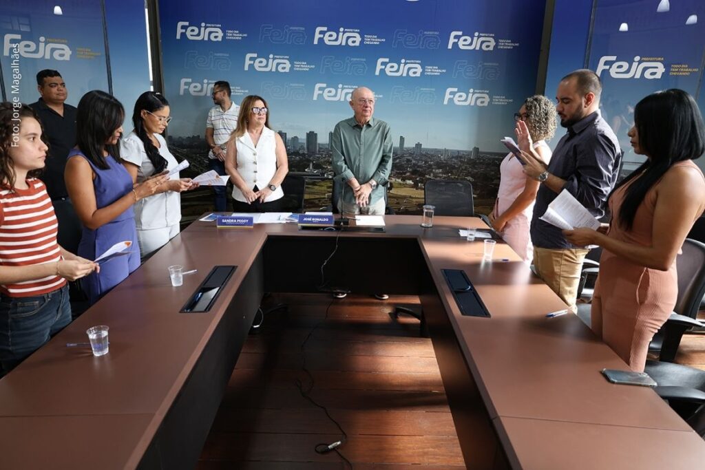 Prefeito José Ronaldo empossa seis servidores concursados para reforçar serviços públicos municipais de Feira de Santana
