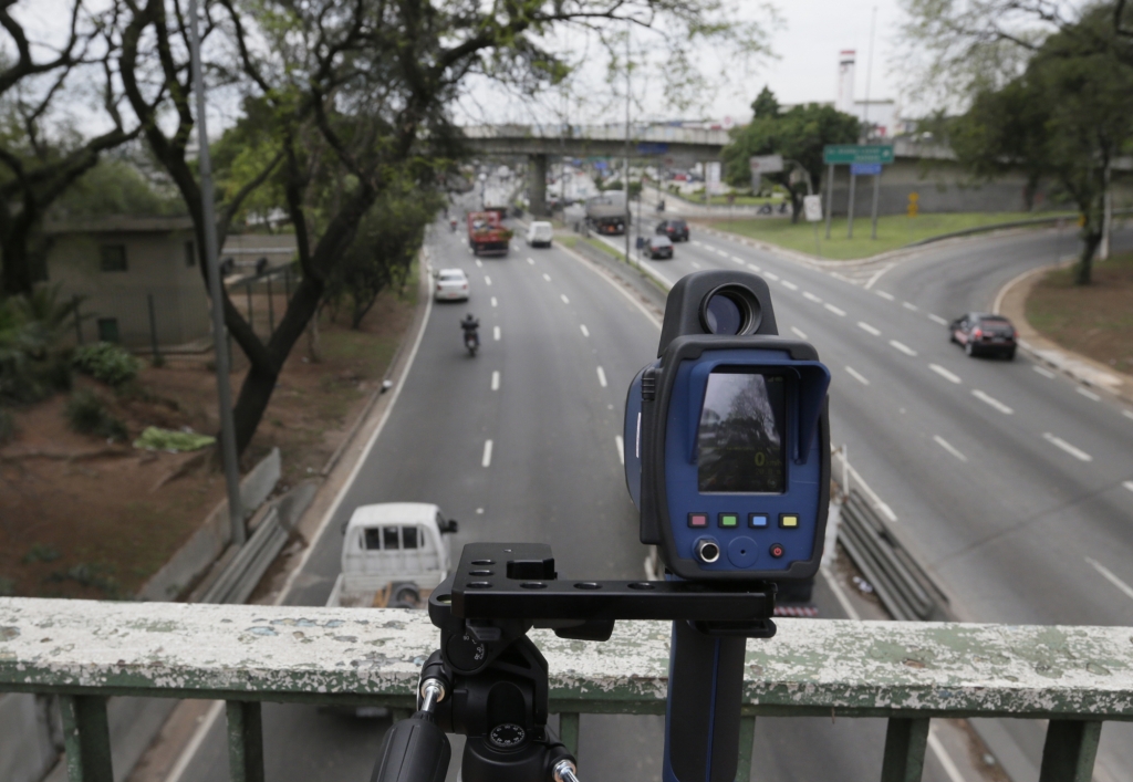 Radar de velocidade: como funciona a métrica de tolerância e quando a autuação é aplicada nas vias