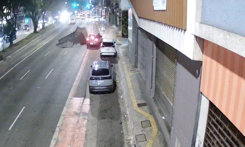Veja o momento em que cratera se abre na Rua da Consolação, em São Paulo