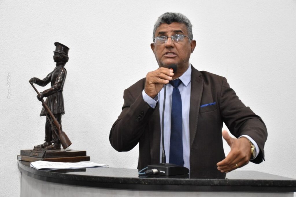 Alagamentos no Bairro Conceição: Vereador cobra drenagem e limpeza em ruas afetadas em Feira de Santana