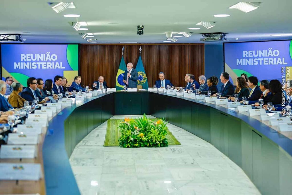 Presidente Lula confirma Geraldo Alckmin para vice, saída de até 20 ministros para eleições 2026 e promove ampla reconfiguração no Governo