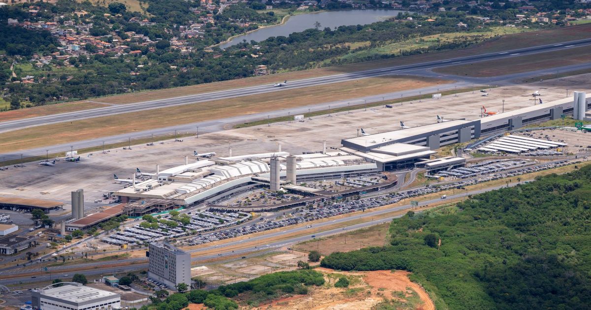 Aeroporto de Confins suspende operações neste sábado após problema na pista