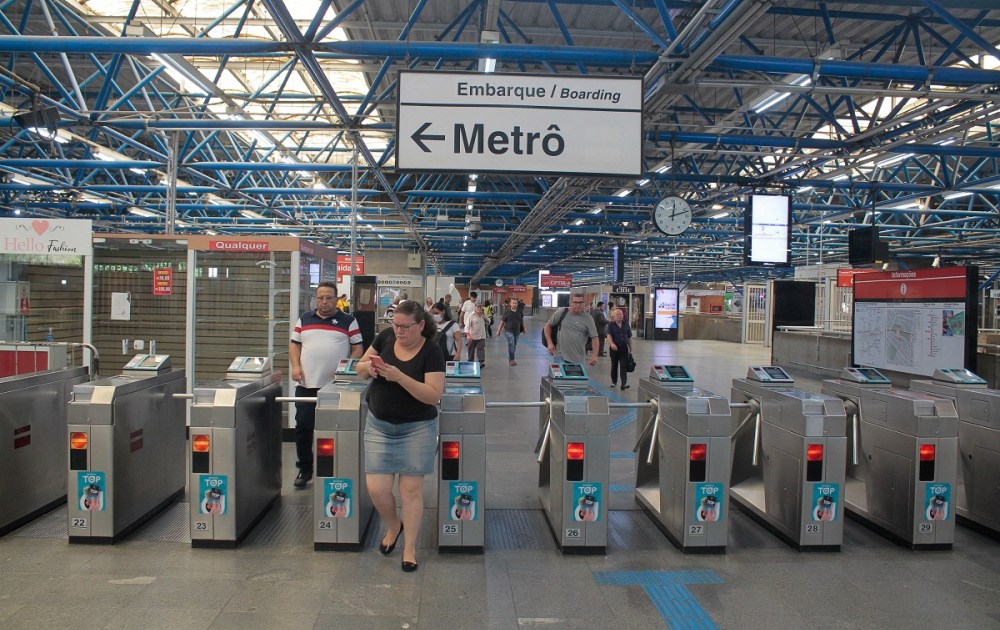 Metrô de São Paulo estende operação 24 horas nos fins de semana até janeiro de 2027