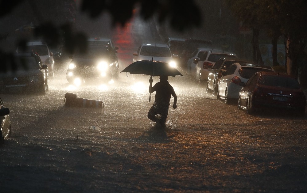 Temporais avançam pelo Brasil e chuva deve se intensificar no Sul e Sudeste